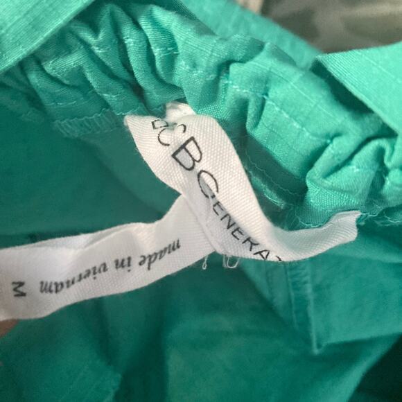 BCBGeneration Shorts Womens Size Medium Green Elastic Waist - Picture 6 of 7